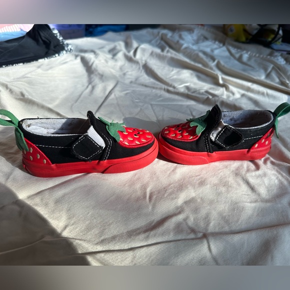 VANS strawberry velcro / slip on shoes 🍓 - Picture 5 of 9